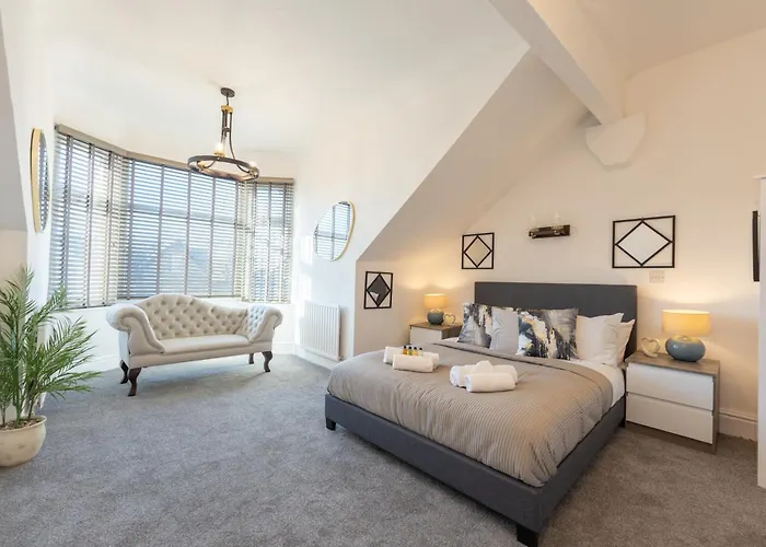 Richmond Retreat - Luxurious And Comfortable Spacious 2 Floor Apartment